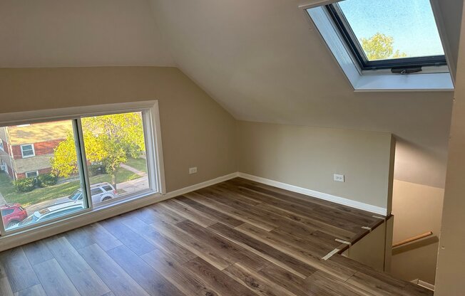 6243 W MONTROSE