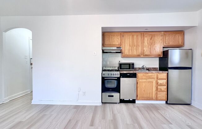 1 bed, 1 bath, $1,395, Unit #B303