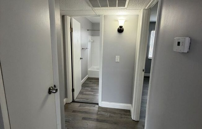 2 beds, 1 bath, 850 sqft, $1,300, Unit 8472-5