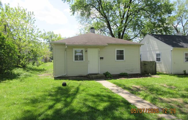 2215 Ontario St - Three Bedroom Ranch Style Home!