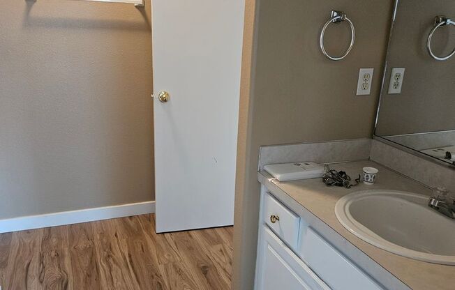 3 Bedroom, 1 1/2 bath townhouse in Hillsboro