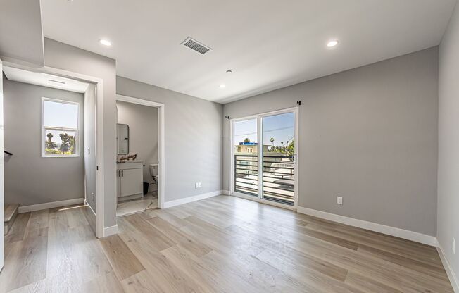 2223 S Highland