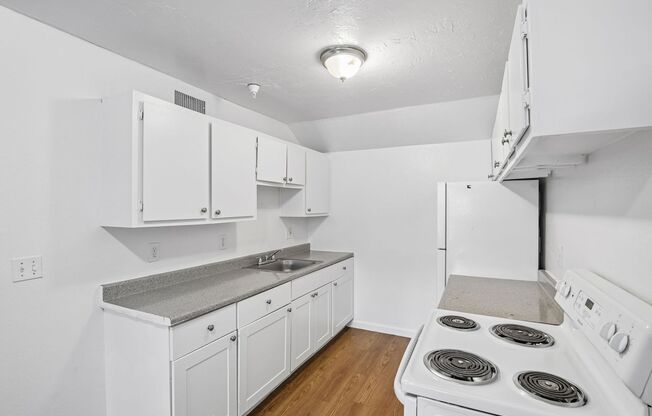 3 beds, 1 bath, 950 sqft, $975, Unit 201