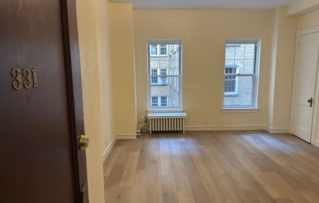 Studio, 1 bath, 323 sqft, $1,175, Unit Old King Edward 331