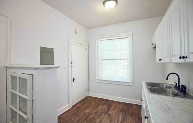 Eighth St Apartments