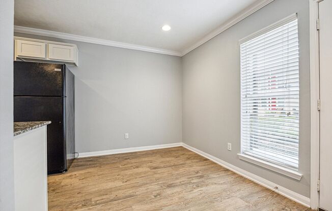 2 beds, 1 bath, 775 sqft, $1,595, Unit 29