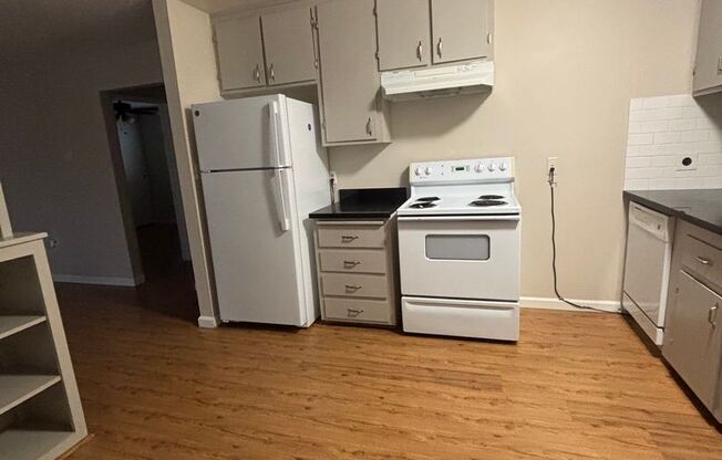 2 beds, 1 bath, 750 sqft, $1,725, Unit 4560