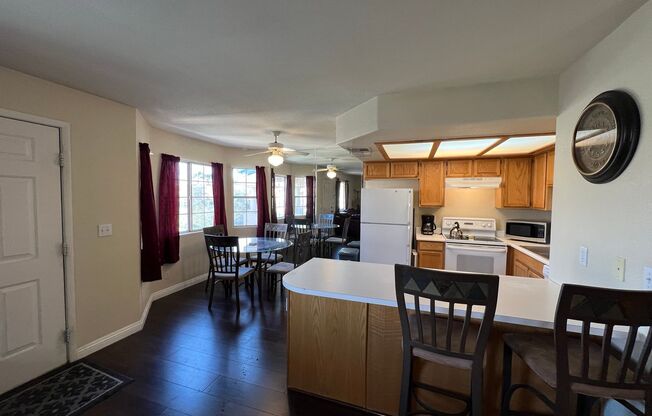 Two Bedroom Two Bathroom Fully Furnished Condo