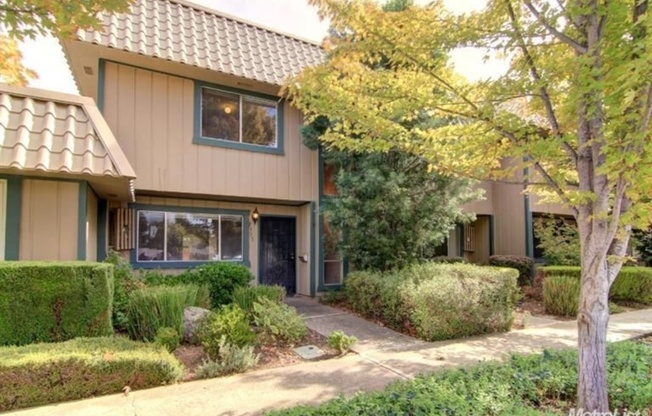 AVAILABLE NOW!  COTTAGE OAKS CONDO IN A GREAT LOCATION OF SACRAMENTO