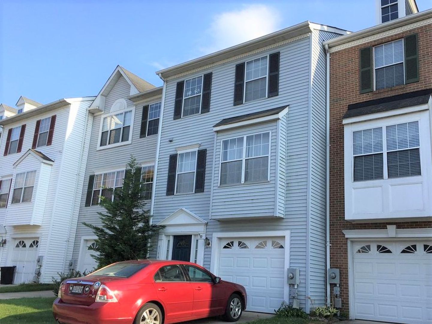 3 Level townhouse in established Frederick neighborhood available mid May!