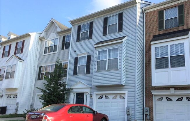 3 Level townhouse in established Frederick neighborhood available mid May!