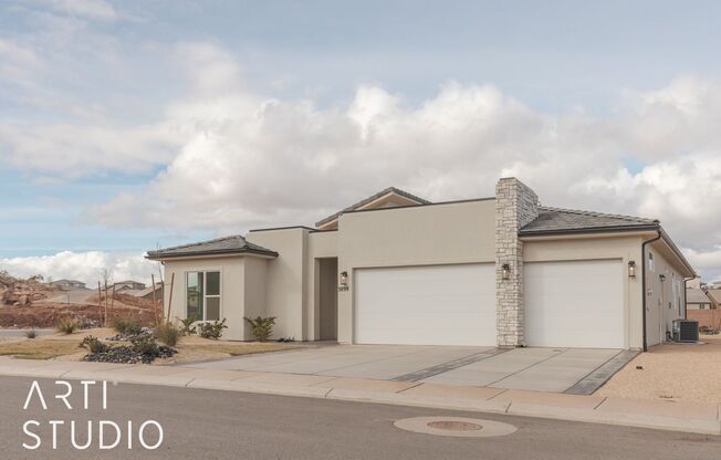 Newer Model Home in Desert Cliffs