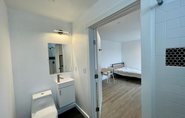 Studio, 1 bath, 275 sqft, $1,350, Unit 504