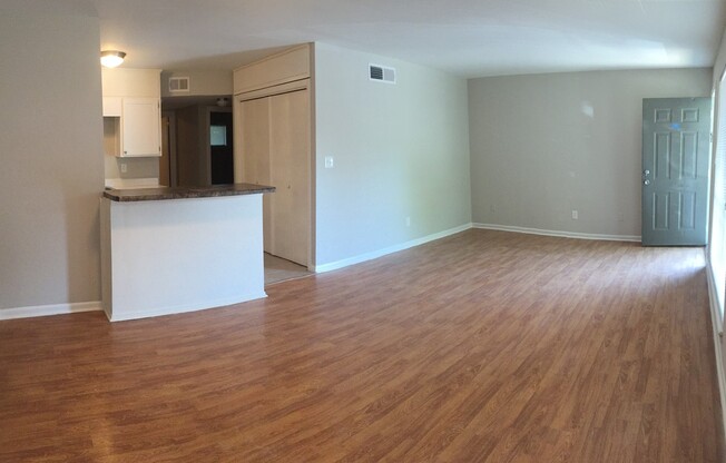 2 beds, 1 bath, 900 sqft, $859