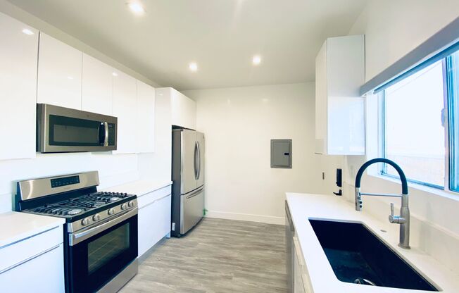 627 Brittania Street Apartments