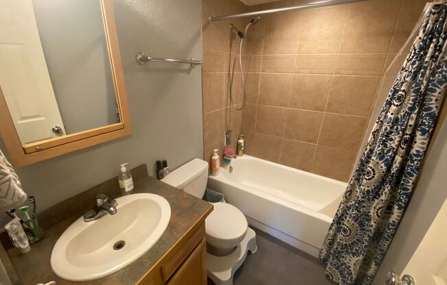 2 beds, 2 baths, $2,100, Unit # 7E