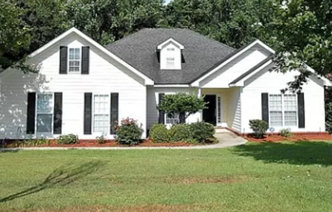 Charming 4BR/2BA Home with Hardwood Floors, Spacious Kitchen, and Screened Porch in Valdosta, GA!