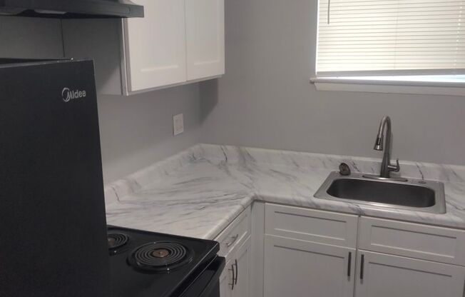 2 beds, 1 bath, 750 sqft, $1,425, Unit AA5