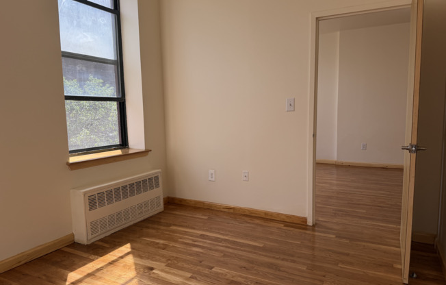 403 W 40 ST