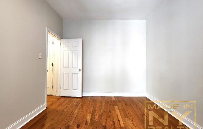 1 bed, 1 bath, $3,000, Unit 2D