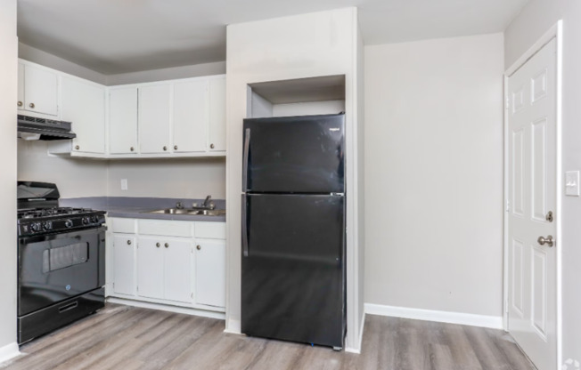 2 beds, 1 bath, 850 sqft, $899, Unit K2