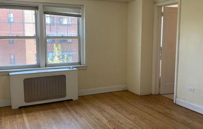 Studio, 1 bath, 301 sqft, $1,350, Unit Wellington 404