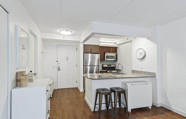 555 W 23 ST