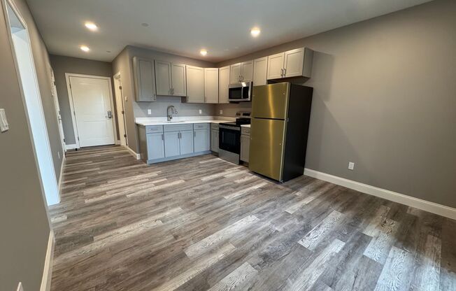 2 beds, 1 bath, 743 sqft, $2,750, Unit 213