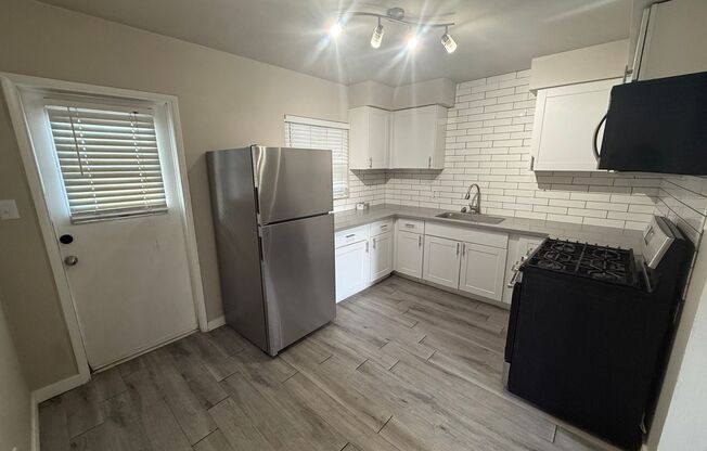2 beds, 1 bath, 880 sqft, $1,395, Unit 3620-25