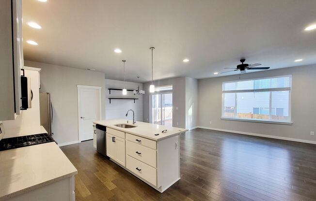 Bright and Spacious 3 bedroom, fully fenced, close to schools and amenities in CK School District
