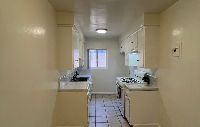 1 bed, 1 bath, 600 sqft, $1,745, Unit H