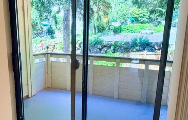 2 beds, 1 bath, 830 sqft, $2,000, Unit D103