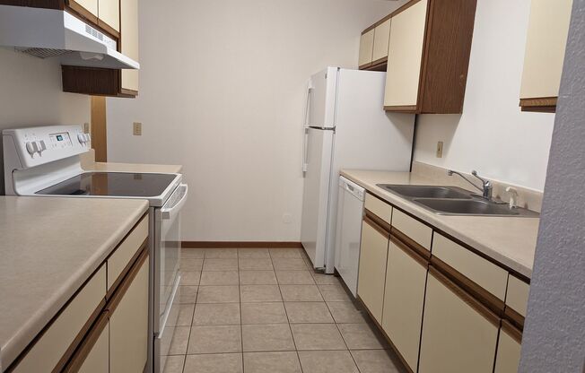 2 beds, 2 baths, 930 sqft, $1,050, Unit 240-105