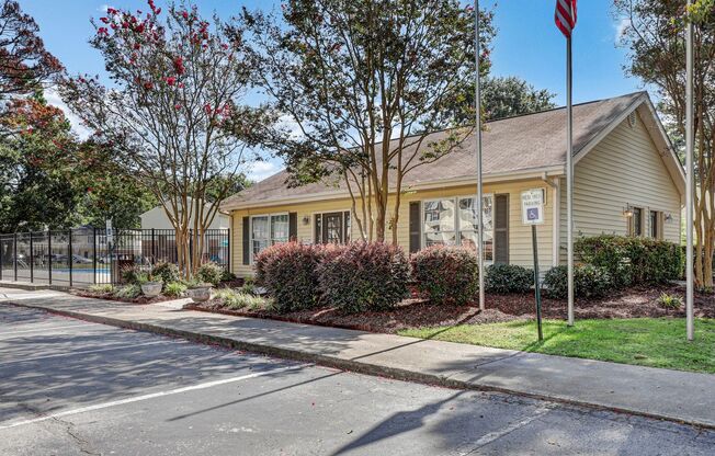 3 beds, 2 baths, 990 sqft, $1,200, Unit 06D