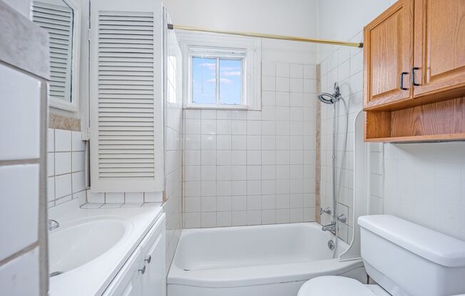 Studio, 1 bath, $1,750, Unit 1014 Walnut St. #B - LU