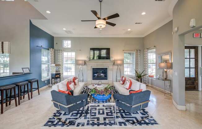 additional photo for property listing at chic digs with room to stretch out in the village 22 car