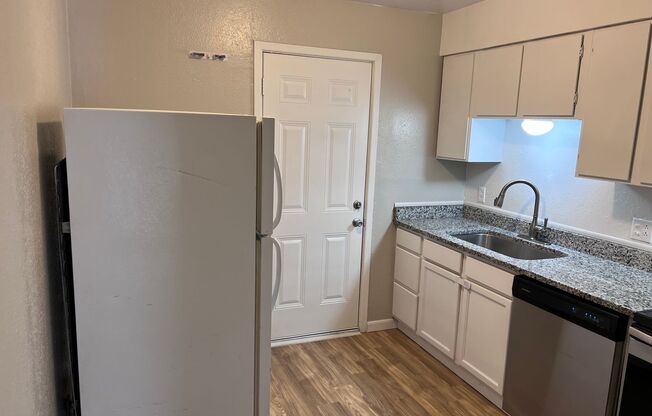 2 beds, 1 bath, $700, Unit 4304 A Boston Avenue