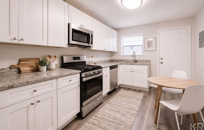 2 beds, 1 bath, 850 sqft, $1,100, Unit 00-F3