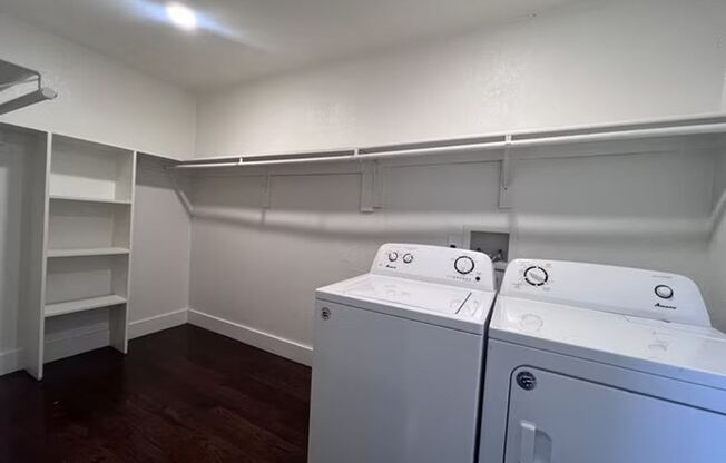 1 bed, 1 bath, 690 sqft, $999, Unit 219