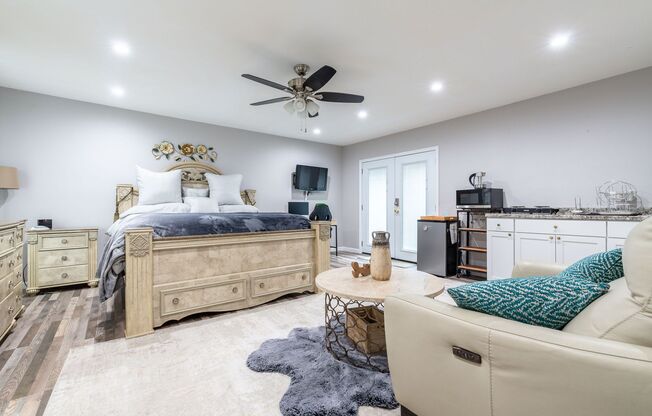 Adorable Studio for Rent - Short Term Fully Furnished!