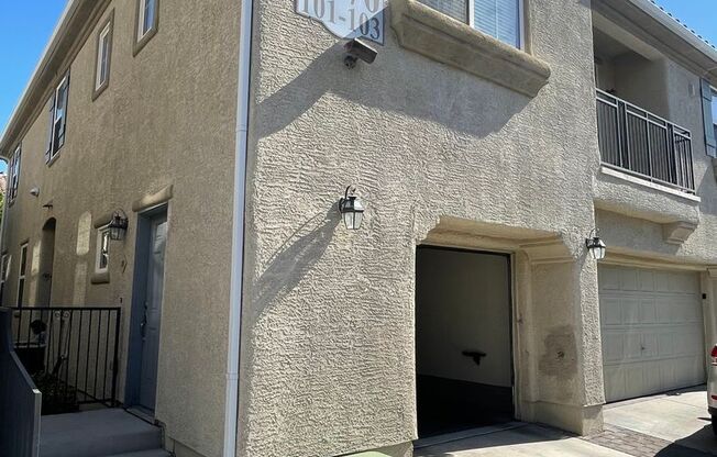 Delightful 2 Bedroom 2 Bathroom Townhouse!