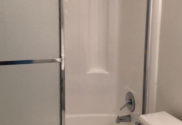 2 beds, 1 bath, 875 sqft, $2,200, Unit B07