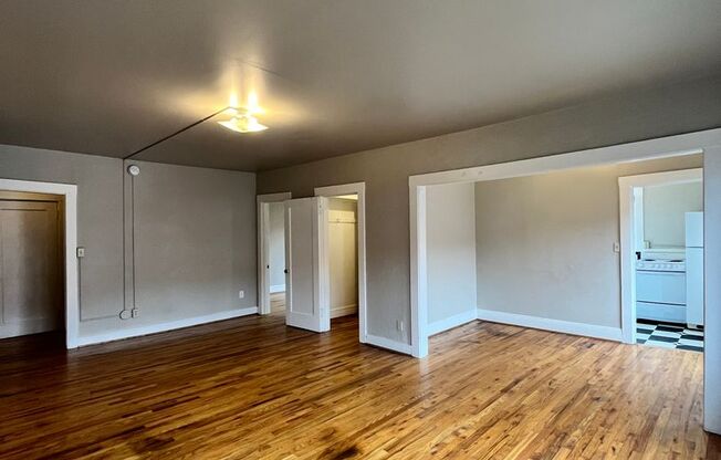1 bed, 1 bath, $1,595, Unit 35