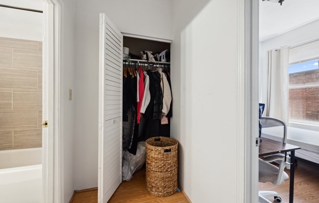 3 beds, 1 bath, 650 sqft, $3,600, Unit 8