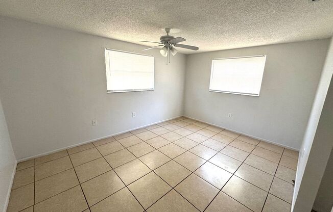 2 beds, 1 bath, $1,650, Unit 408 60th Avenue Drive West