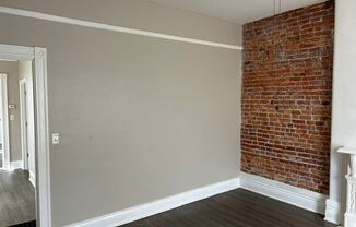 2 beds, 1 bath, $1,295, Unit 1521 Mellwood Ave