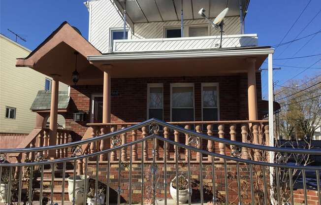 135 2 FRANCIS LEWIS BLVD