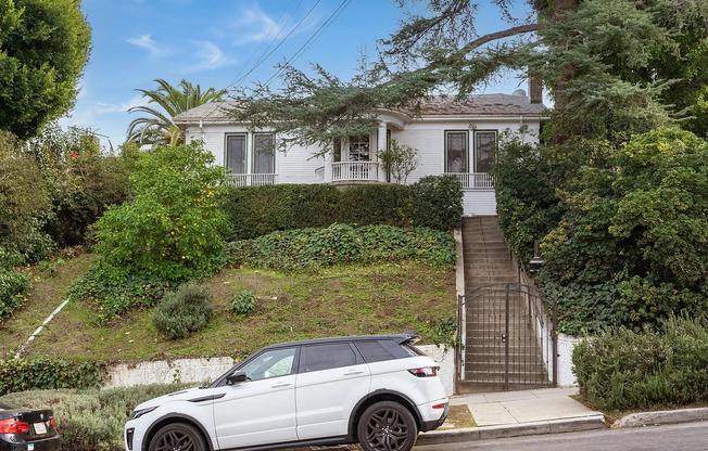 1032, 1038 & 1044 MANZANITA ST