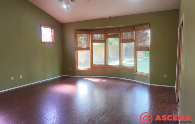 Beautiful Home Located In Northwest Bakersfield!
