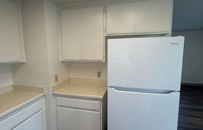 2 beds, 1 bath, $1,995, Unit B